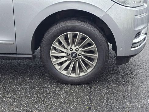 Used 2021 Lincoln Navigator 4WD image 2