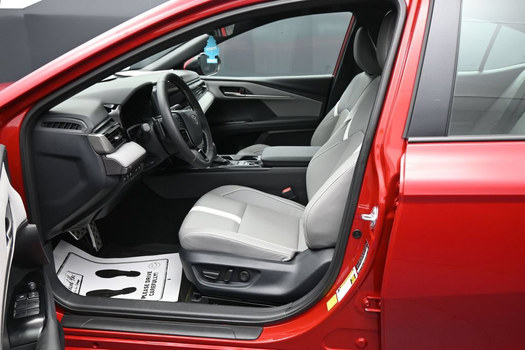 Used 2026 Toyota Camry SE FWD image 9