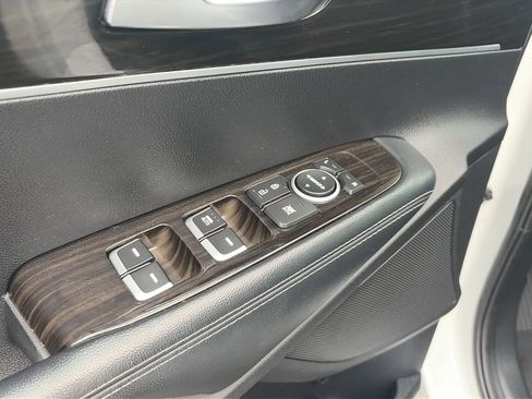 Used 2020 Kia Sorento L FWD image 11