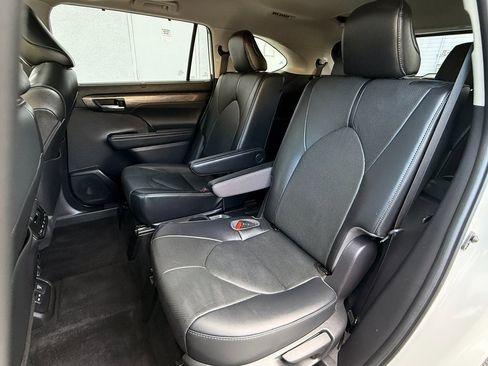 Used 2022 Toyota Highlander Limited image 21