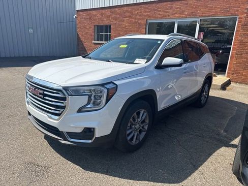 Used 2023 GMC Terrain SLT FWD image 1