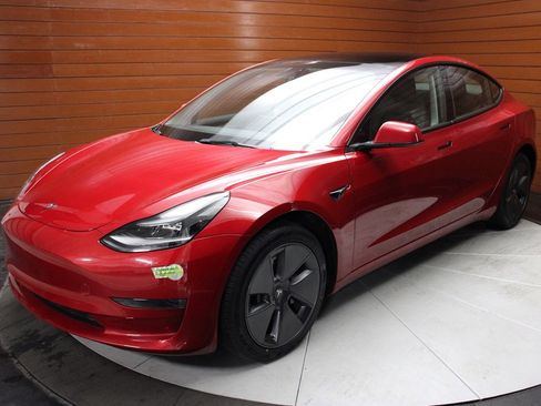 Used 2023 Tesla Model 3 Standard Range image 8
