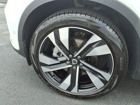 Used 2023 Volvo XC40 B5 Plus w/ Driver Assist Package AWD/4WD image 7