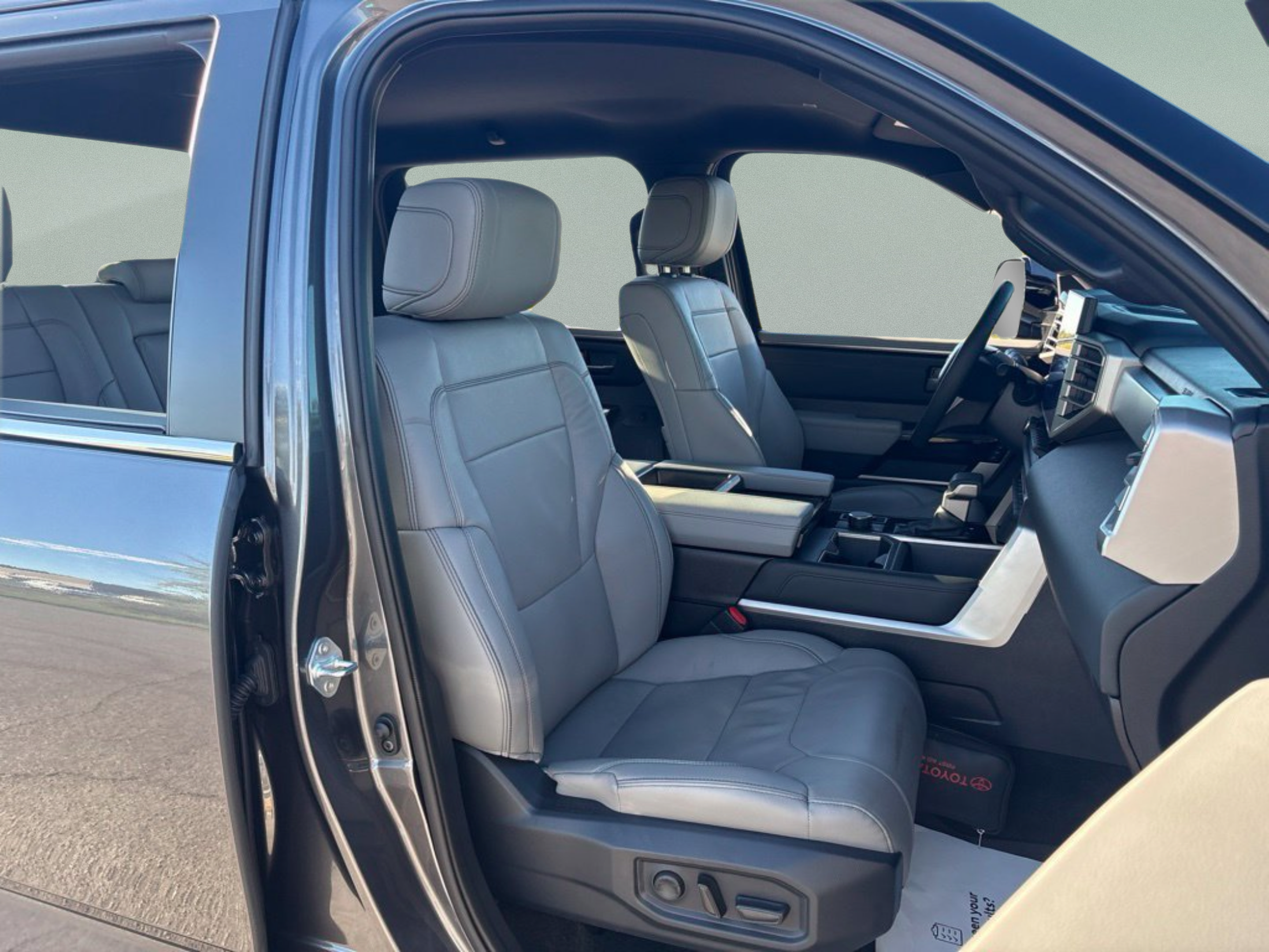 Used 2026 Toyota Tundra Limited AWD/4WD image 25