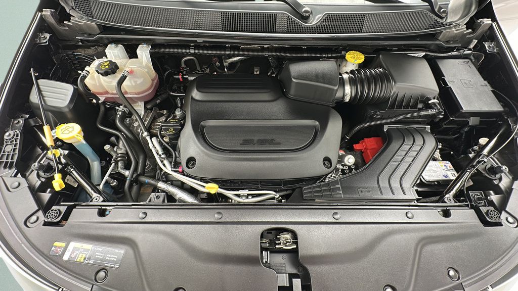 Used 2025 Chrysler Pacifica Limited FWD image 23