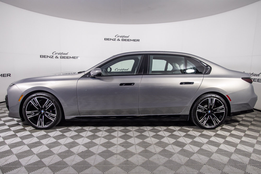 Used 2023 BMW i7 xDrive60 w/ Parking Assistance Package AWD/4WD image 10