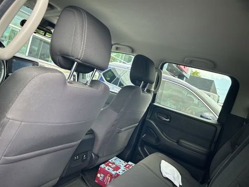 Used 2022 Nissan Frontier SV RWD image 18