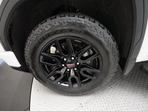 Used 2024 GMC Sierra 1500 Elevation image 26