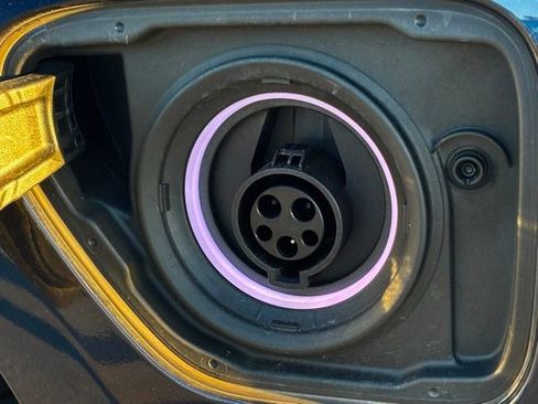 Used 2017 BMW 330e image 7