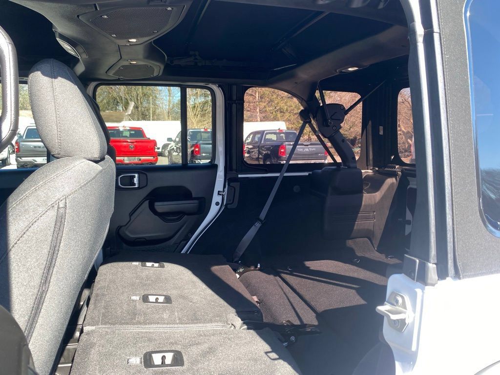 Used 2024 Jeep Wrangler Unlimited Sport AWD/4WD image 20