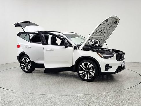 Used 2023 Volvo XC40 B5 Ultimate w/ Climate Package AWD/4WD image 10