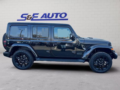 Used 2023 Jeep Wrangler Unlimited Sahara image 5