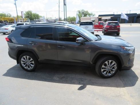 Used 2022 Toyota RAV4 XLE Premium FWD image 4