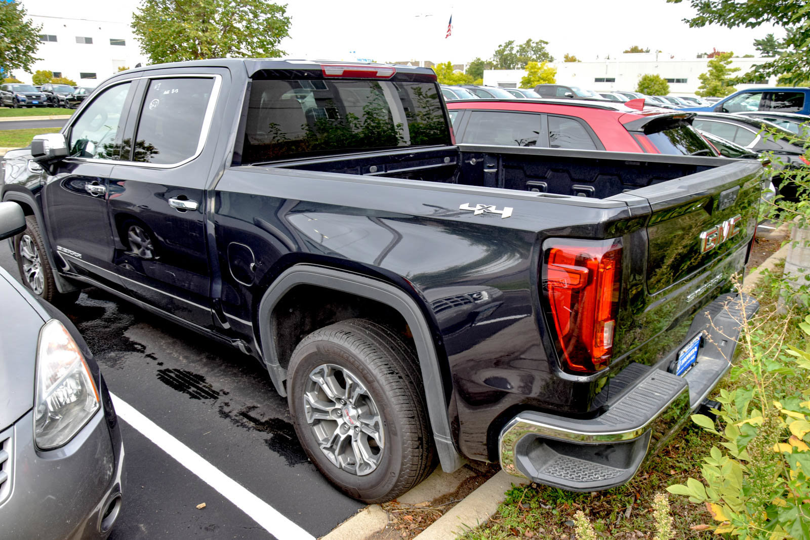 Used 2026 GMC Sierra 1500 SLT AWD/4WD image 17