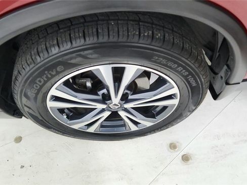 Used 2019 Nissan Rogue SV w/ Premium Package image 16