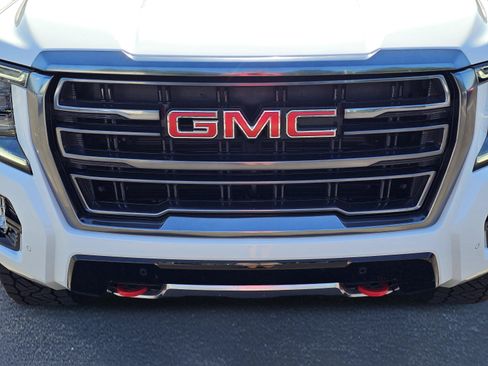 Used 2024 GMC Yukon AT4 AWD/4WD image 3