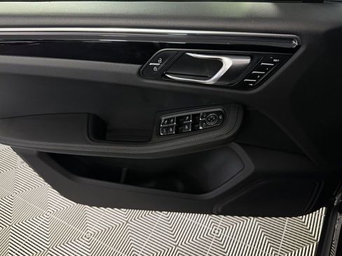 Used 2024 Porsche Macan image 25
