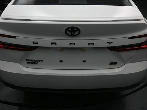 Used 2025 Toyota Camry SE w/ Convenience Package image 10