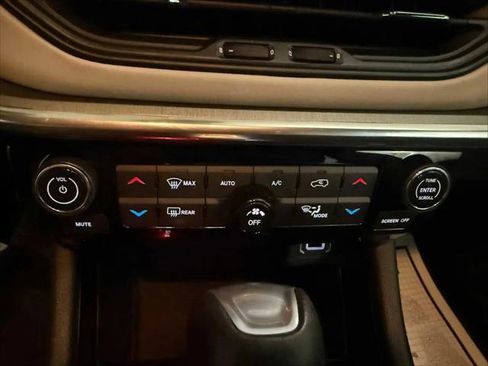 Certified 2023 Jeep Compass Limited image 33