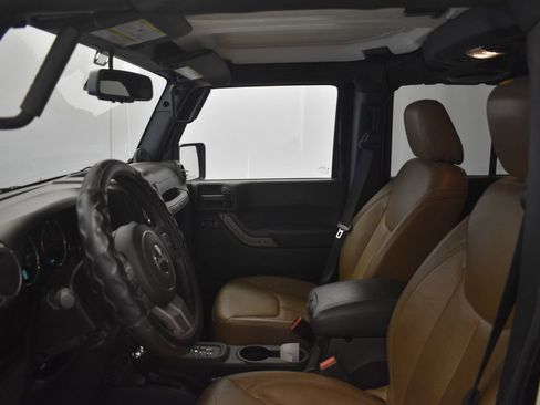 Used 2013 Jeep Wrangler Unlimited Sahara image 26
