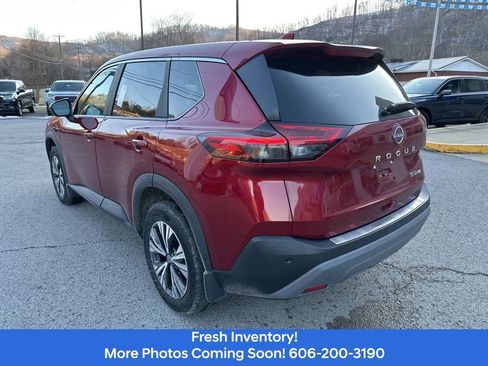 Used 2023 Nissan Rogue SV image 3