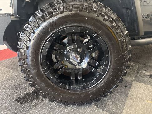 Used 2018 Jeep Wrangler Unlimited Sport w/ Connectivity Group image 4