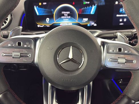 Used 2023 Mercedes-Benz GLB 35 AMG 4MATIC image 39