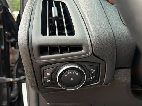 Used 2015 Ford Focus SE w/ SE Sport Package FWD image 37