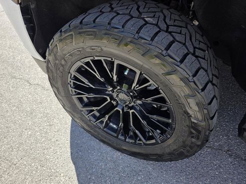 Used 2023 Chevrolet Tahoe LT w/ Luxury Package image 9