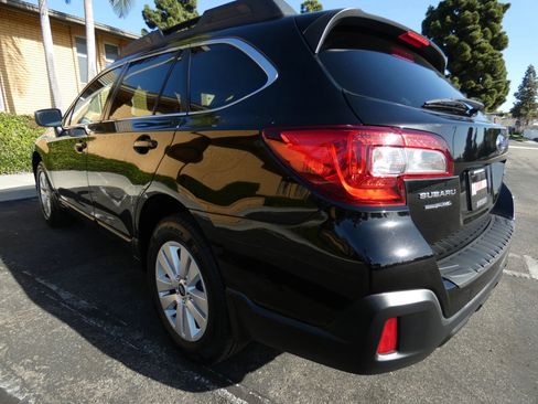 Used 2019 Subaru Outback 2.5i Premium image 12