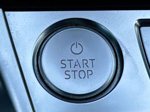 Used 2019 Audi e-tron Prestige w/ Prestige Package image 21