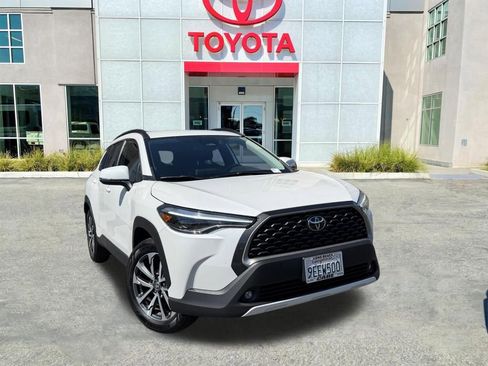 Certified 2023 Toyota Corolla Cross XLE image 3