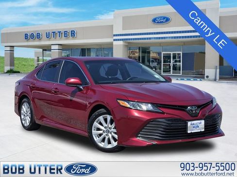 Used 2018 Toyota Camry LE FWD image 1