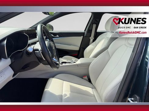 Used 2025 Genesis G70 2.5T AWD/4WD image 14