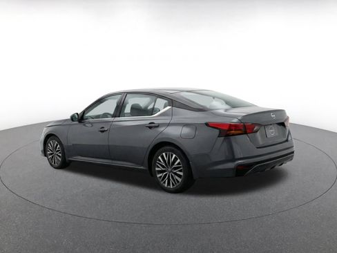 Used 2025 Nissan Altima 2.5 SV FWD image 7