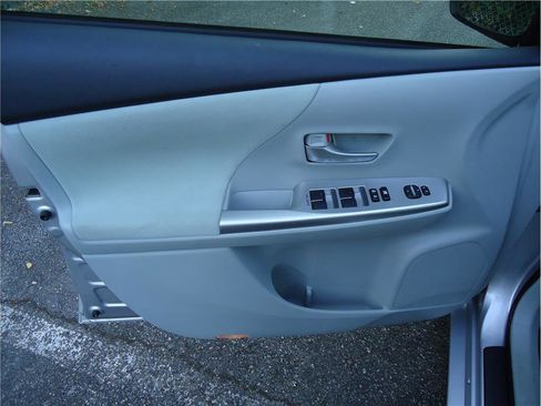 Used 2012 Toyota Prius V Two image 10