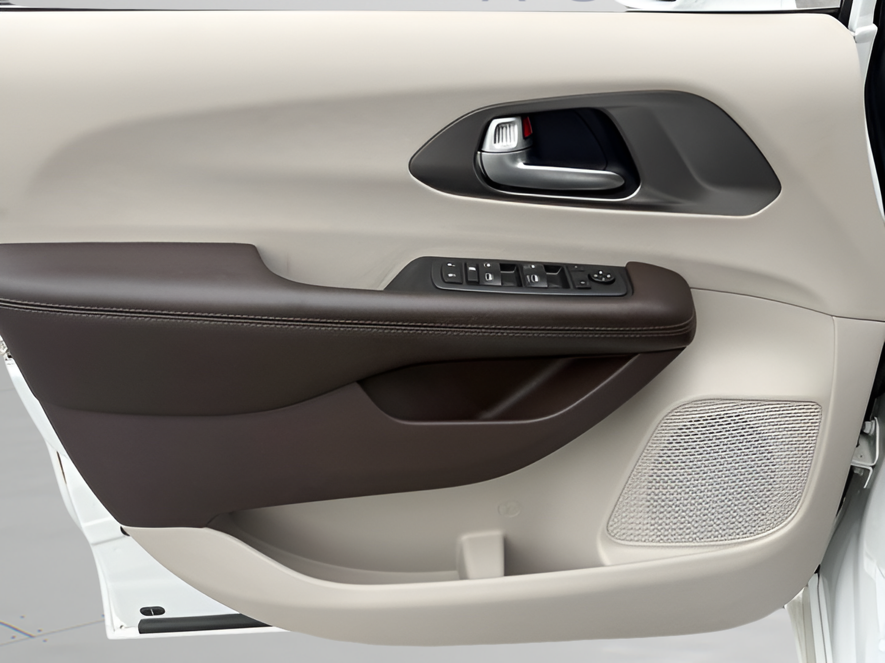 Used 2018 Chrysler Pacifica Touring Plus w/ Tire & Wheel Group FWD image 18
