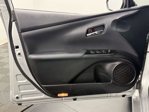 Used 2022 Toyota Prius Prime XLE image 13