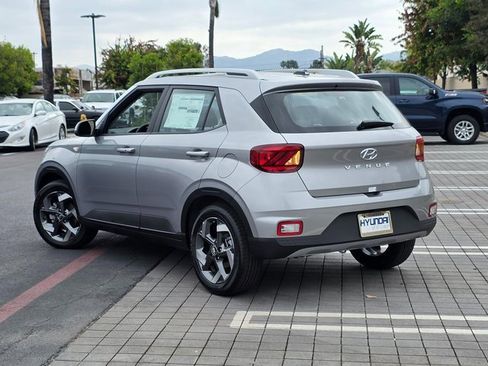 New 2025 Hyundai Venue SEL image 5