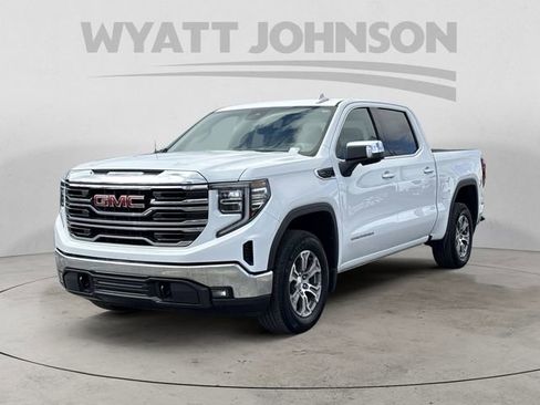 Used 2024 GMC Sierra 1500 SLT image 1