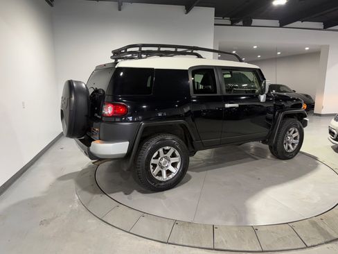 Used 2014 Toyota FJ Cruiser 4WD image 18