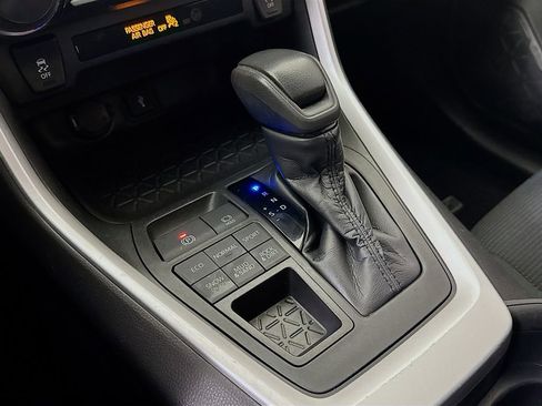 Used 2020 Toyota RAV4 LE image 15