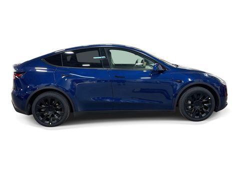 Certified 2021 Tesla Model Y Long Range AWD/4WD image 7