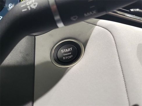 New 2026 Land Rover Range Rover Velar Dynamic SE image 28