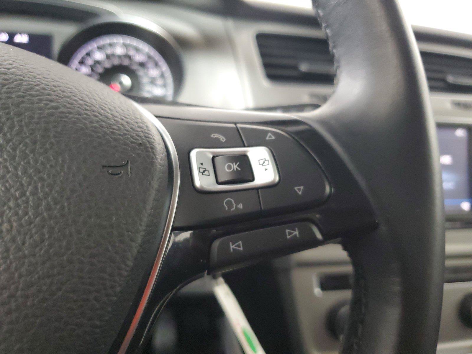 Used 2017 Volkswagen Golf 4-Door FWD image 25