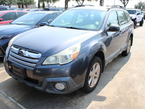 Used 2014 Subaru Outback 2.5i w/ Alloy Wheel Package AWD/4WD image 3