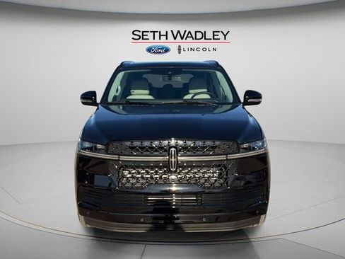 New 2026 Lincoln Navigator Reserve w/ Jet Appearance Package image 2