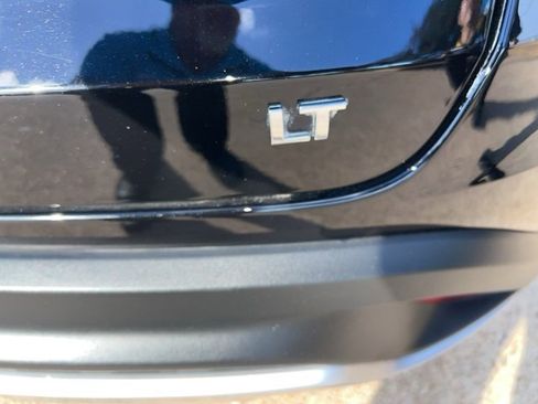 Used 2025 Chevrolet Trax LT w/ LT Convenience Package image 9