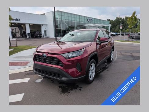 Used 2019 Toyota RAV4 LE w/ Carpet Mat Package AWD/4WD image 1