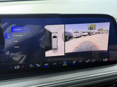 Used 2025 Chevrolet Suburban Premier image 21